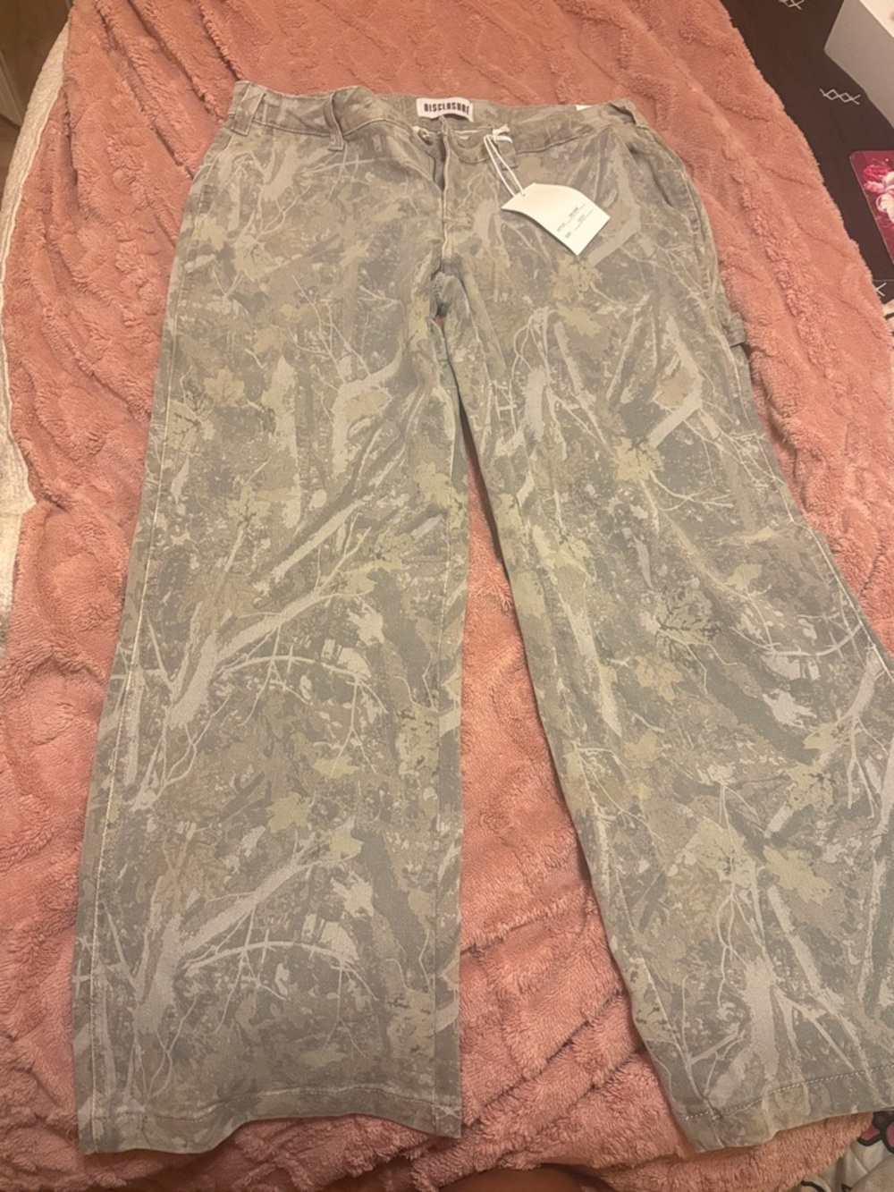 Women’s Gray Camo and bow Patterned Wide-Leg Pants